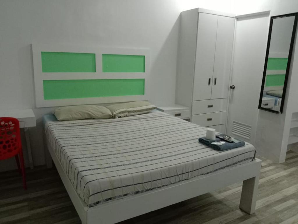 Postel nebo postele na pokoji v ubytování Enamorado Studios