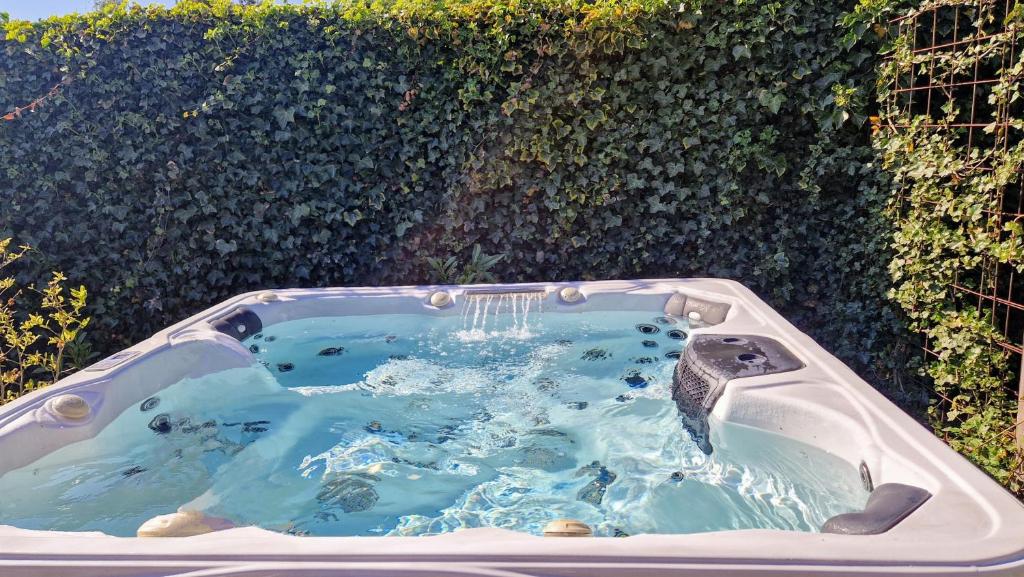 Villa Falsterbo - Beachside Luxury with Private Hot Tub - Villa