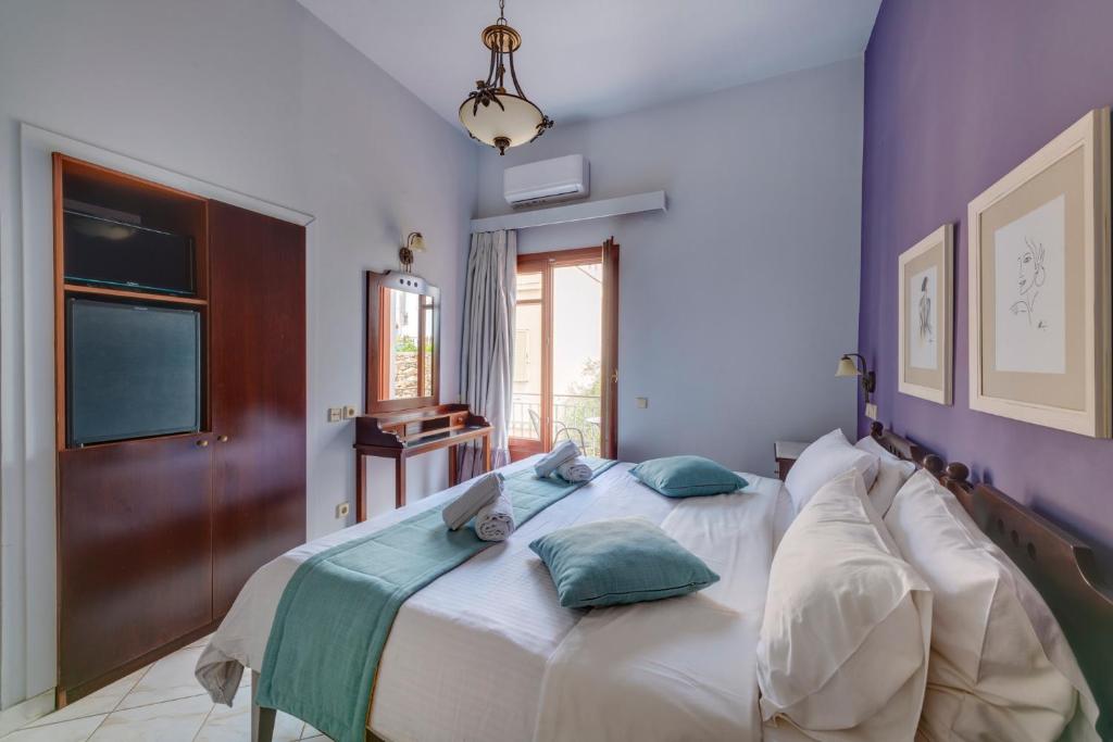 Кровать или кровати в номере Electra Syros - Adults Only