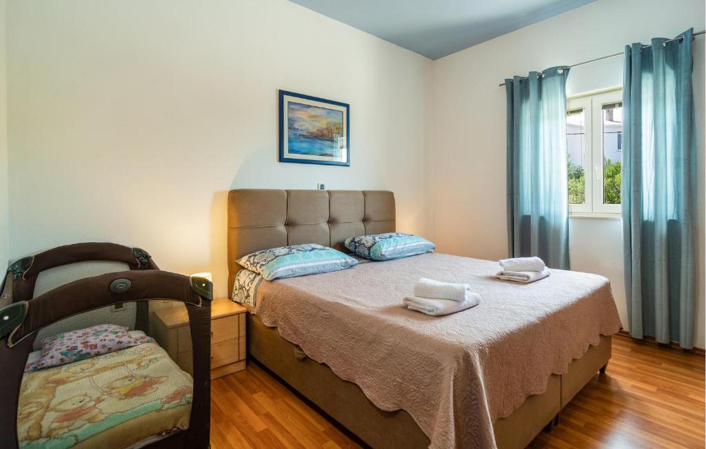 Posteľ alebo postele v izbe v ubytovaní Six-Bedroom Holiday Home In Podstrana
