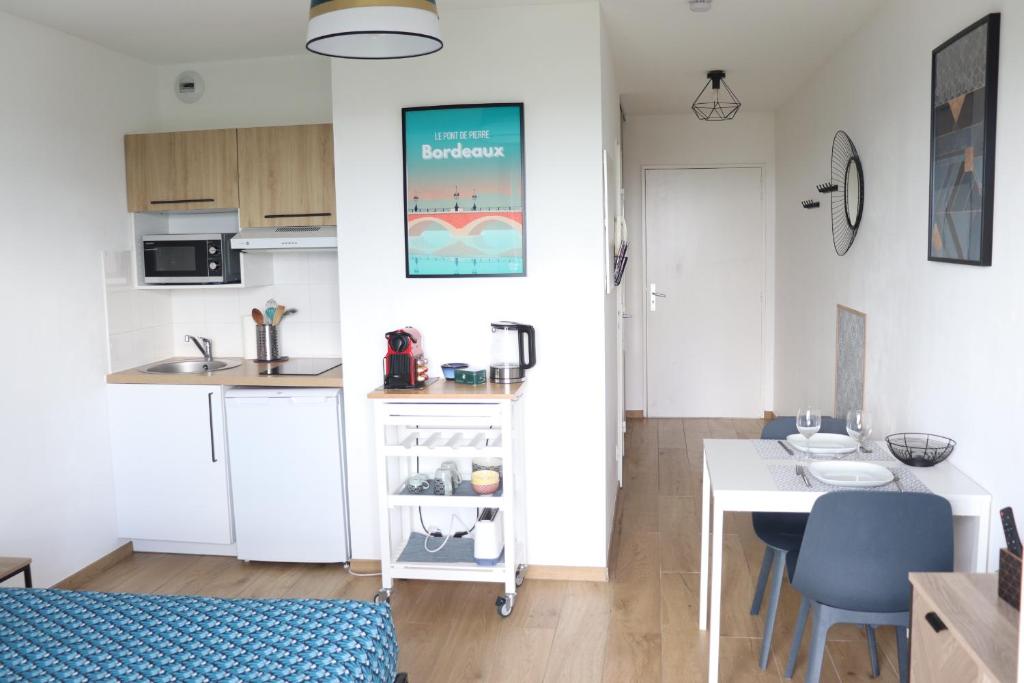 Le panoramique - Parking, Tram A, Netflix - Apartamento De Una Habitación