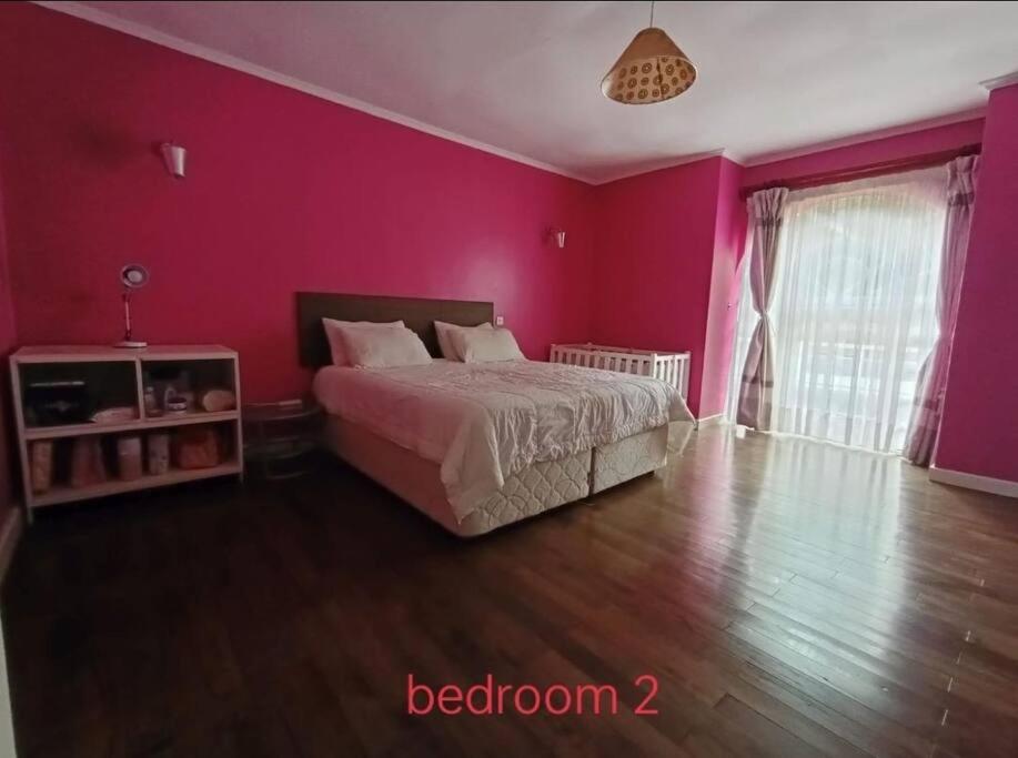 Postel nebo postele na pokoji v ubytování five bedroom home in keren