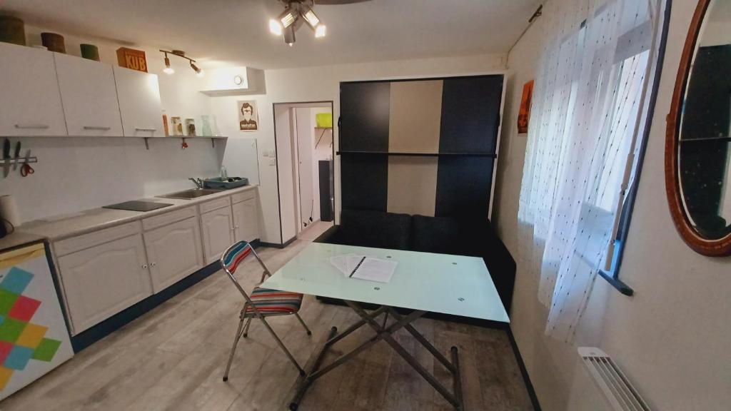 Köök või kööginurk majutusasutuses Studio Cosy tout confort Gaillac centre.