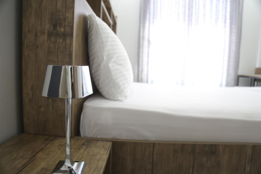 Un pat sau paturi într-o cameră la YOUR HOUSE Apart Otel