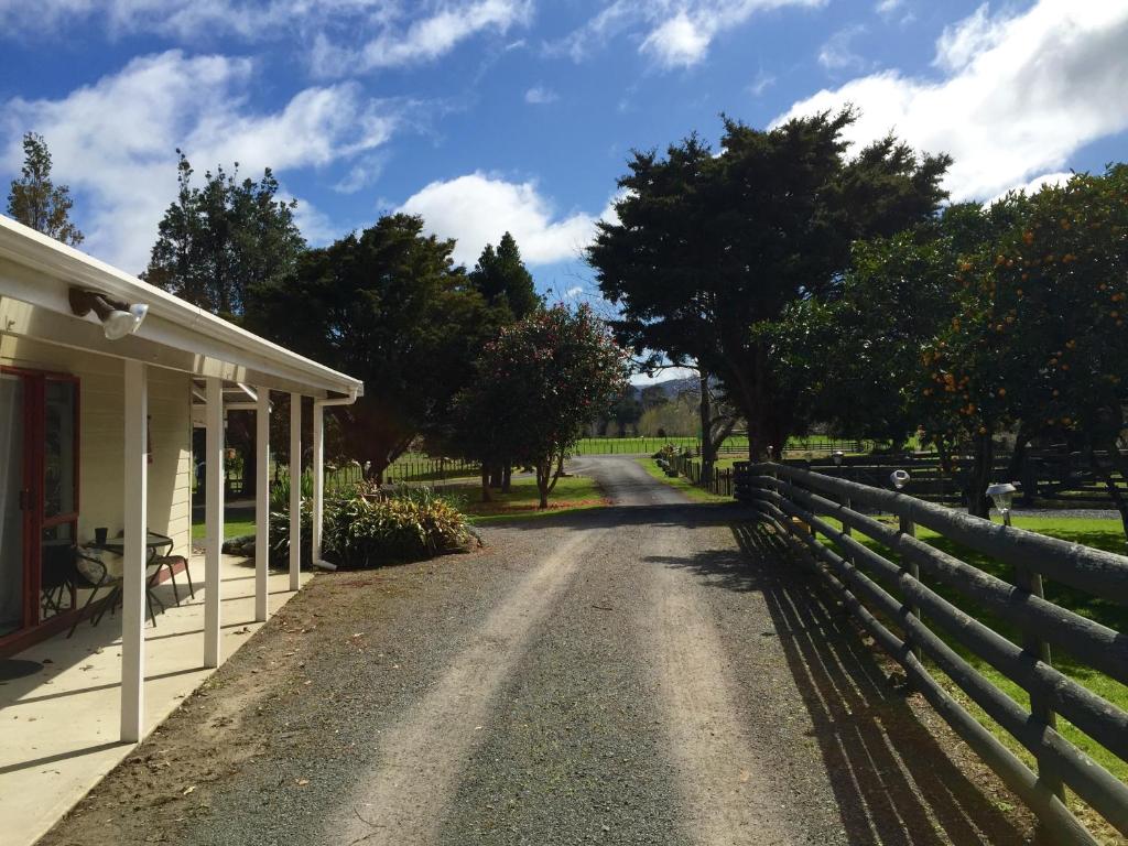 
Queen Room with Shared Bathroom
