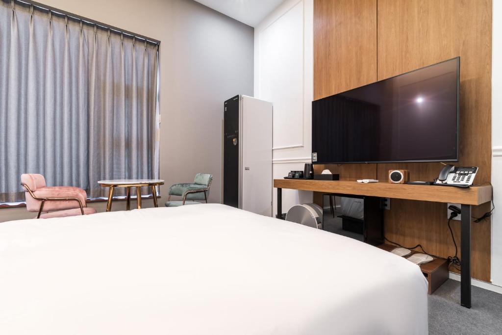 TV a/nebo společenská místnost v ubytování Hotel Haedeun