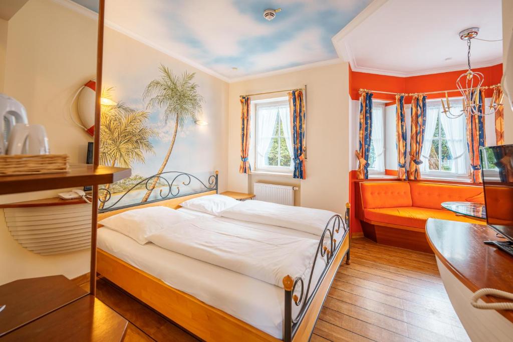 Giường trong phòng chung tại Hotel König Ludwig