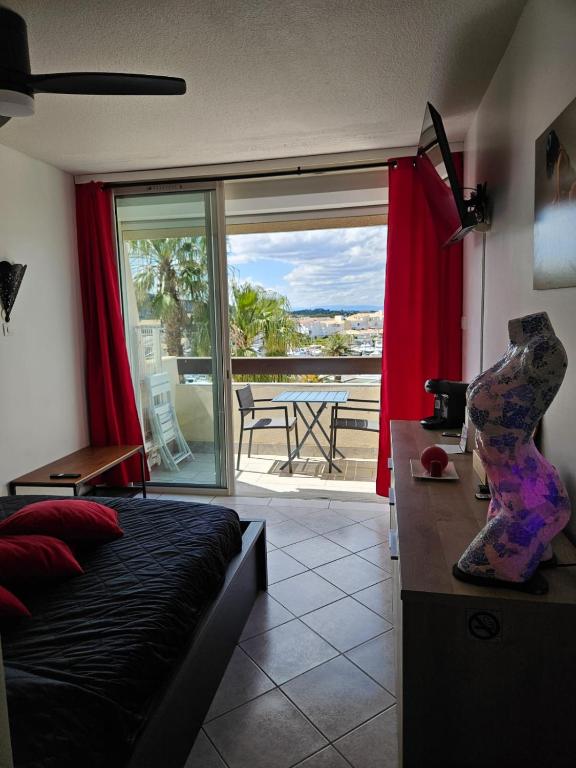 Balkón alebo terasa v ubytovaní Studio village naturiste vue sur port nature 7