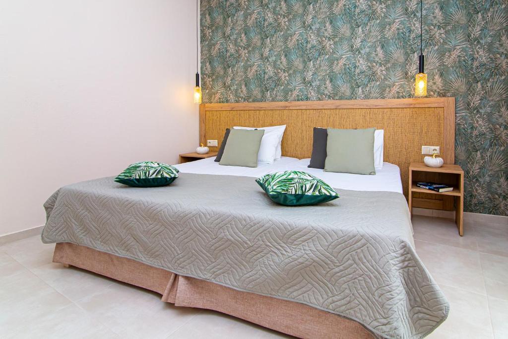 Postel nebo postele na pokoji v ubytování Emerald Hotel