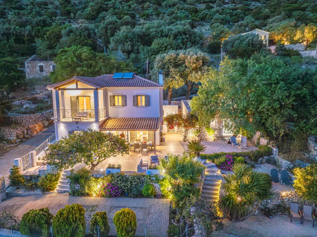 Сад в Villa Levanta Agia Efimia Ayia Evfimia Kefalonia