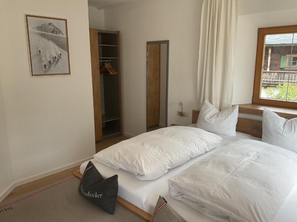 Postel nebo postele na pokoji v ubytování Landgasthof Dorfstadl