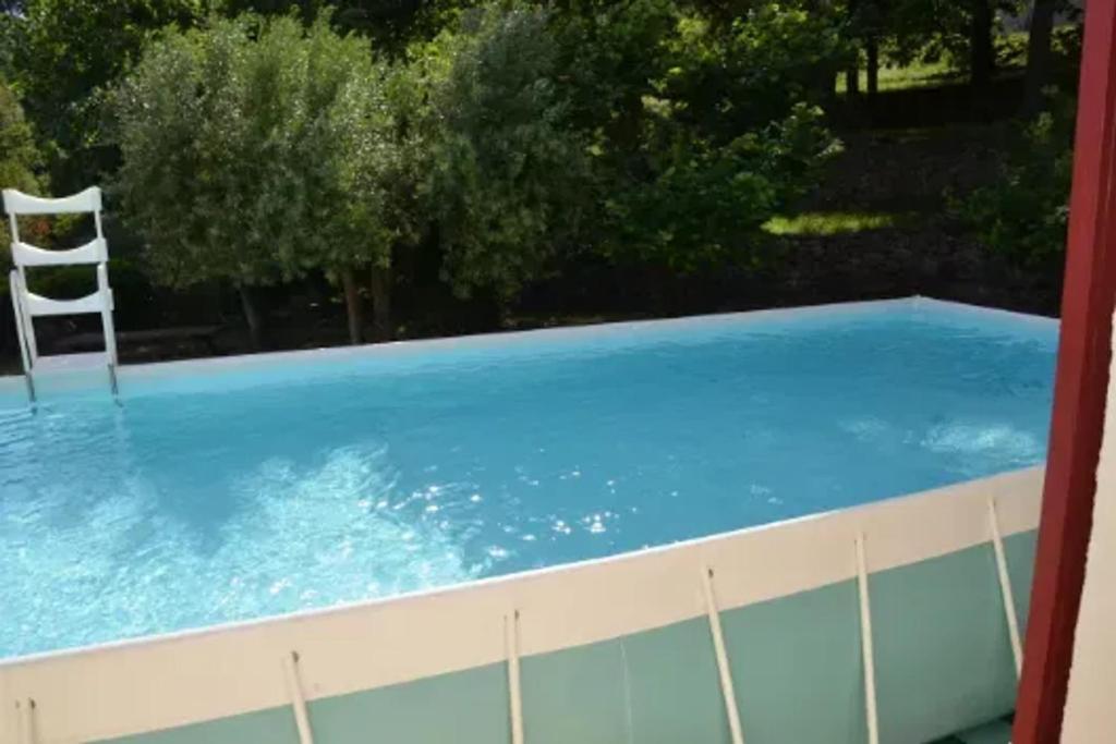 Bazén v ubytování Maison charmante avec piscine et jardin à Robiac-Rochessadoule nebo v jeho okolí