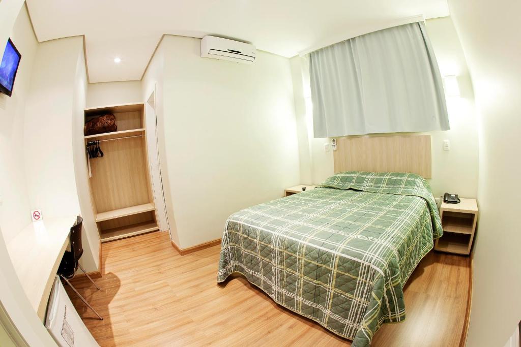  Golden Hotel