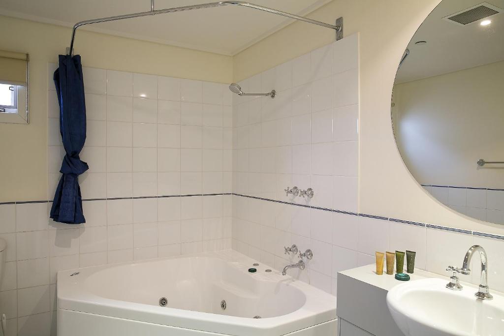 Ванная комната в White Crystal Apartments