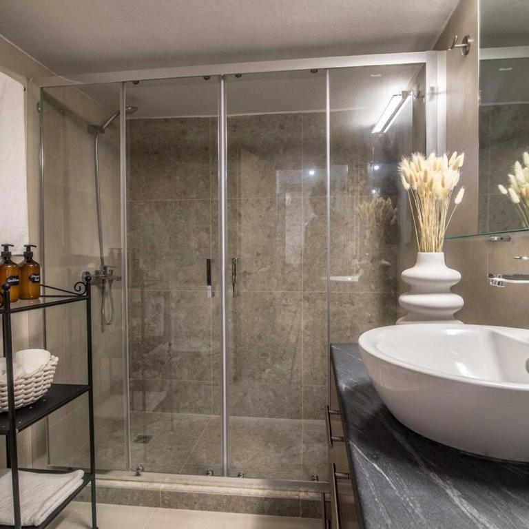 A bathroom at Classy Apartment in Athens
