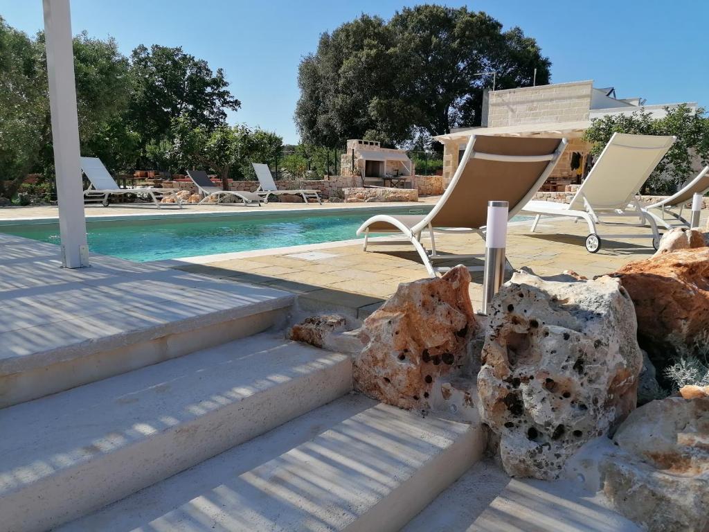 Bazén v ubytování Trullo del Sol nebo v jeho okolí