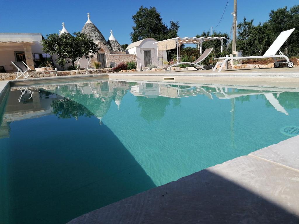 Bazén v ubytování Trullo del Sol nebo v jeho okolí