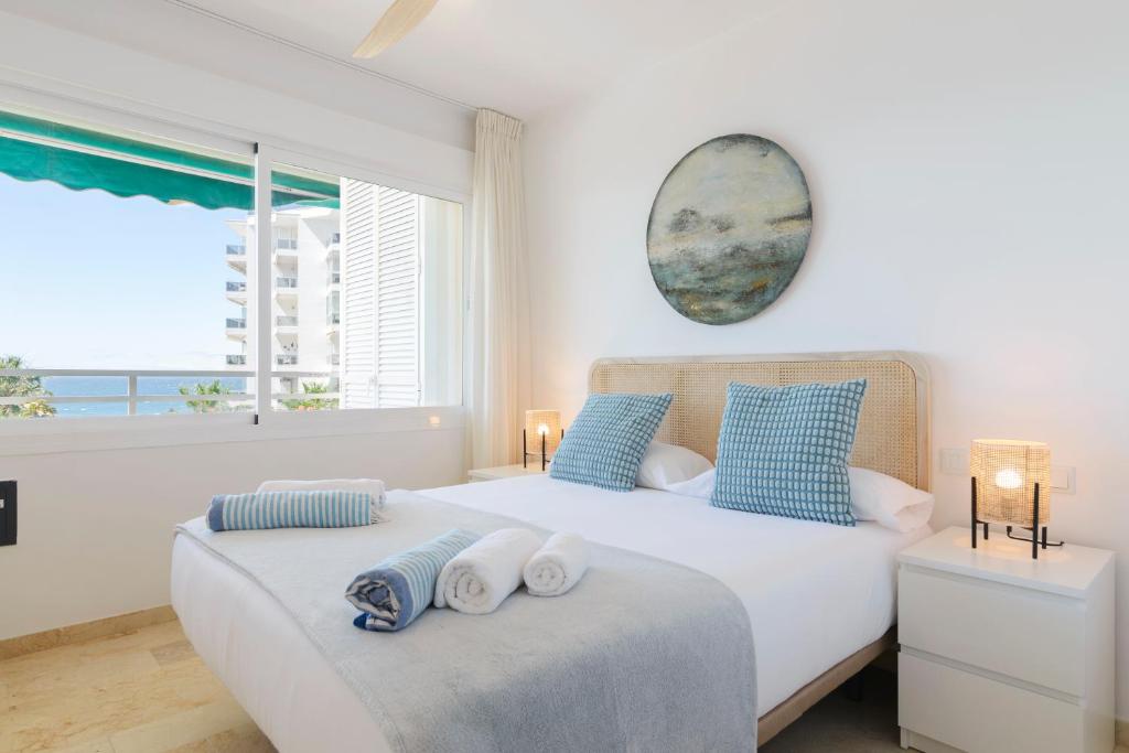 Posteľ alebo postele v izbe v ubytovaní Imperator Sea Views Apartments