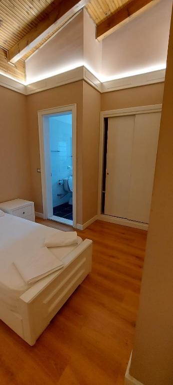 Postel nebo postele na pokoji v ubytování Hotel SHahini