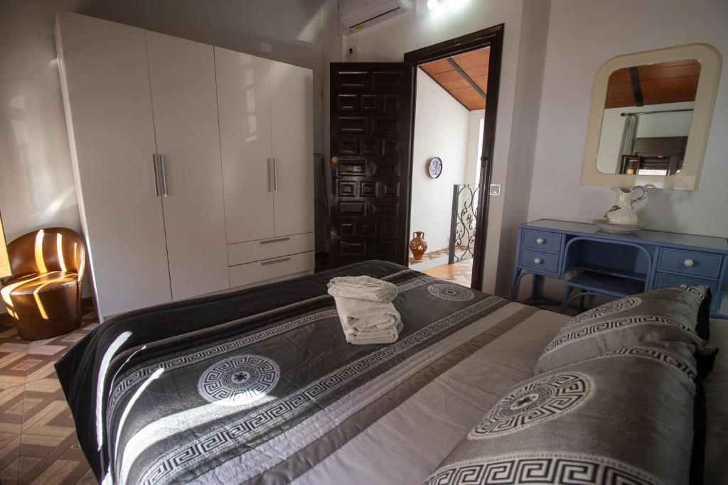 Łóżko lub łóżka w pokoju w obiekcie Casa Aveda ( En la Roca)