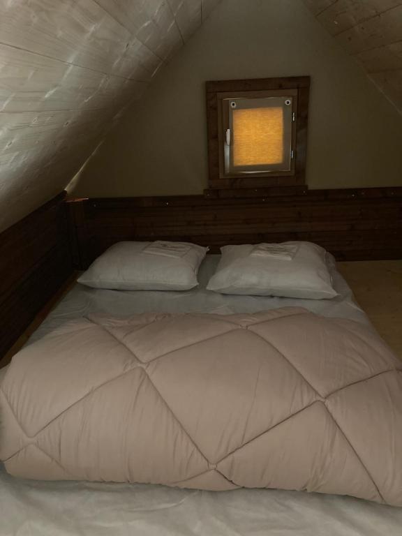 Postel nebo postele na pokoji v ubytování Camping Bois et Toilés