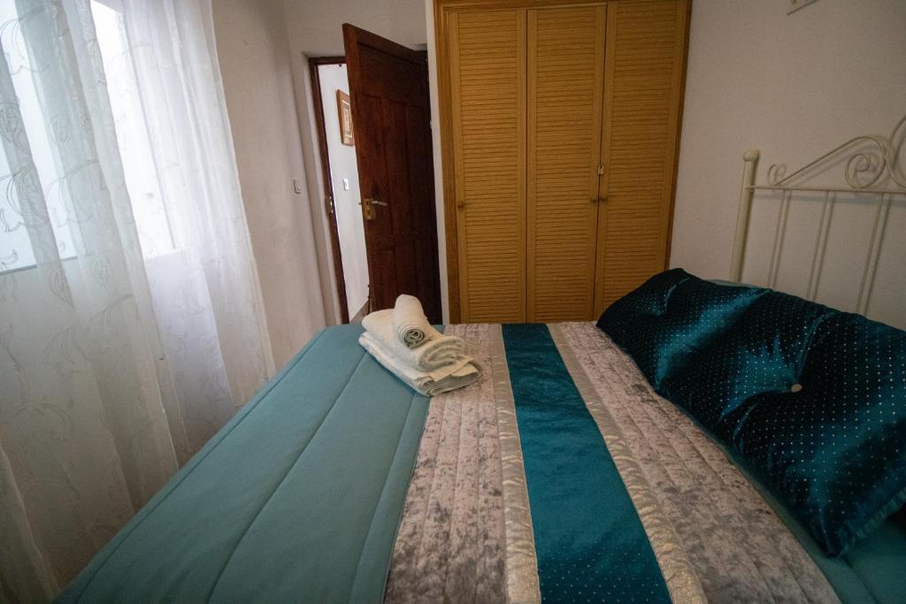Łóżko lub łóżka w pokoju w obiekcie Casa Aveda ( En la Roca)