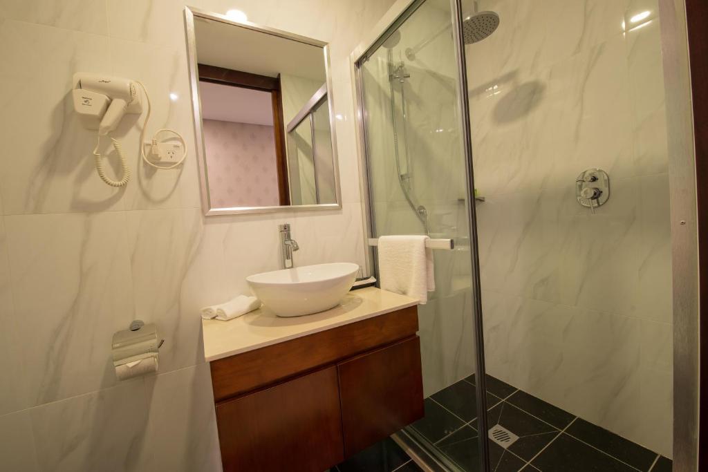 Koupelna v ubytování Megaboom City Hotel