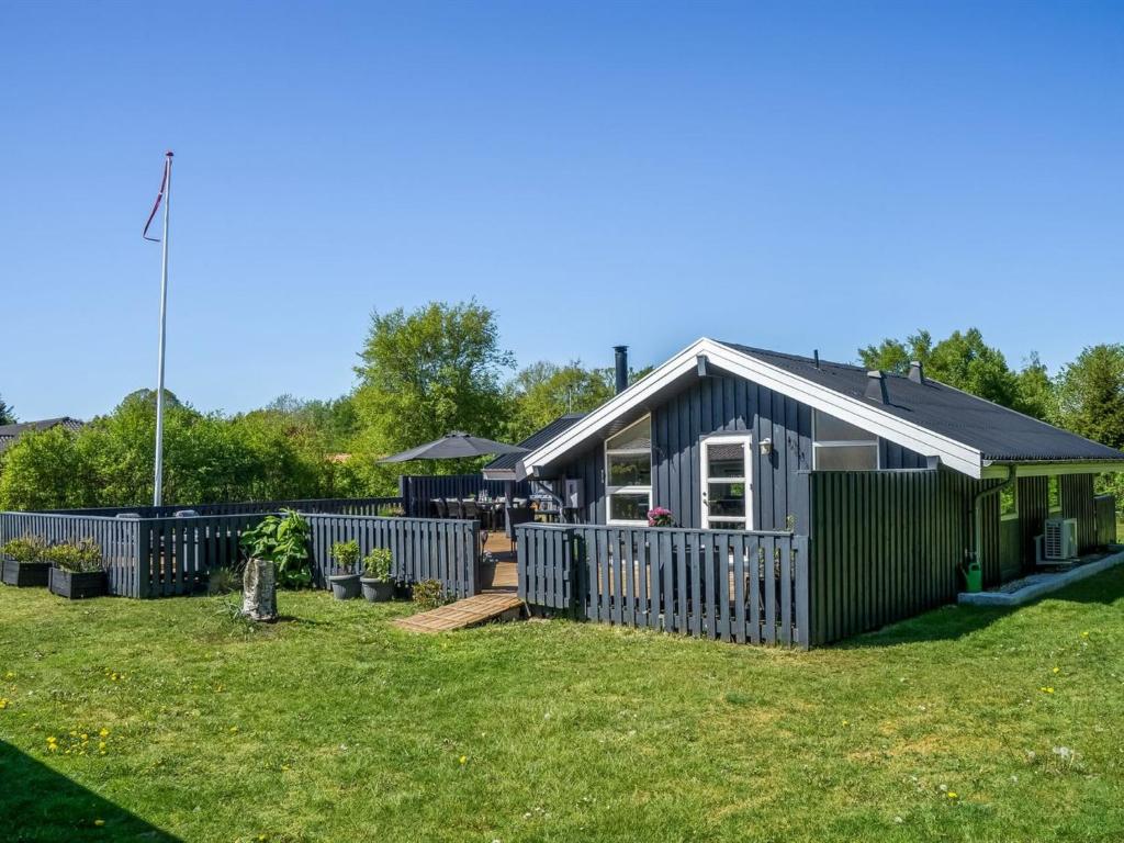 Zahrada ubytování Holiday Home Bryti - 500m from the sea by Interhome