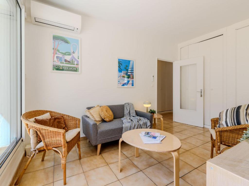 Posedenie v ubytovaní Apartment Antinéa-4 by Interhome