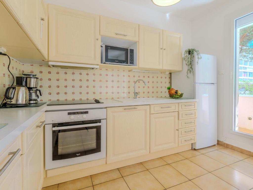 Kuchyňa alebo kuchynka v ubytovaní Apartment Antinéa-4 by Interhome