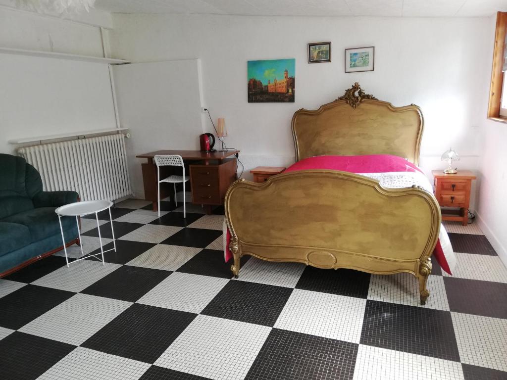 Gallery image of 14 Rue le Menestrel in Dreux
