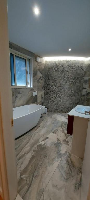 Koupelna v ubytování Hotel SHahini