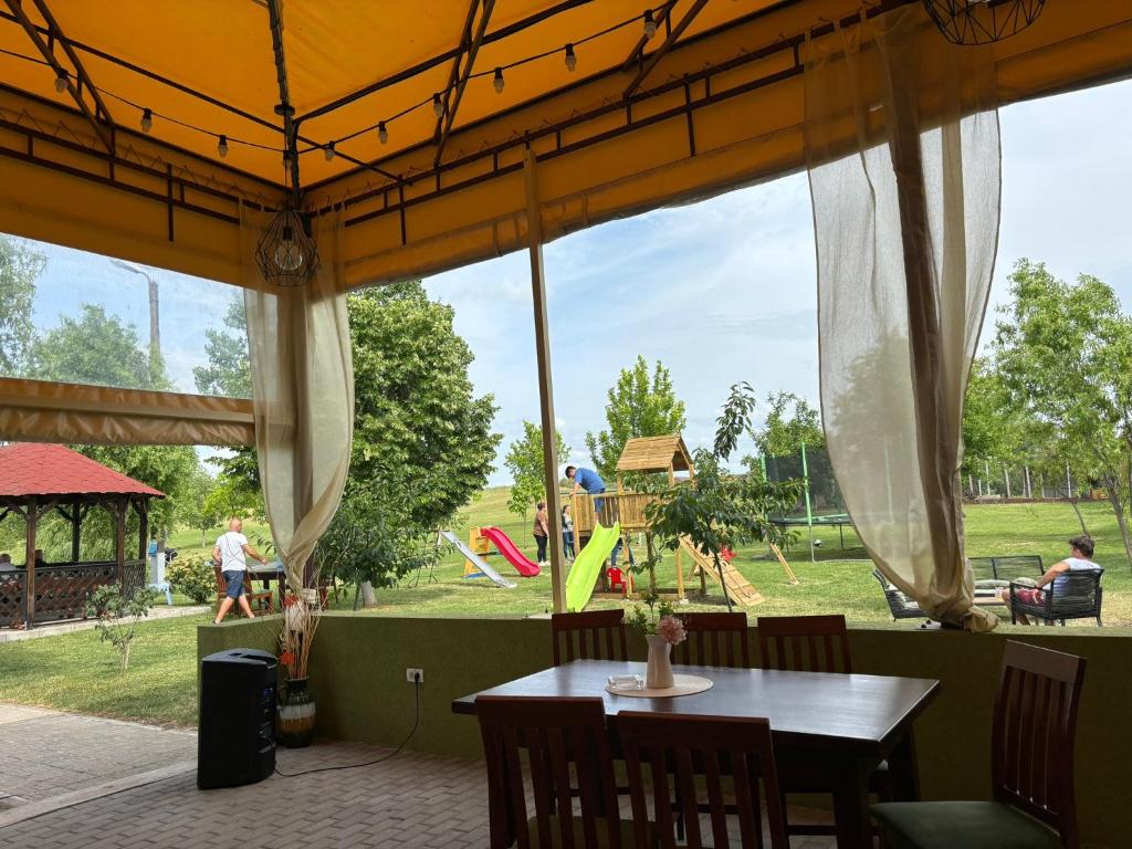 Zahrada ubytování Conacul de pe Lac