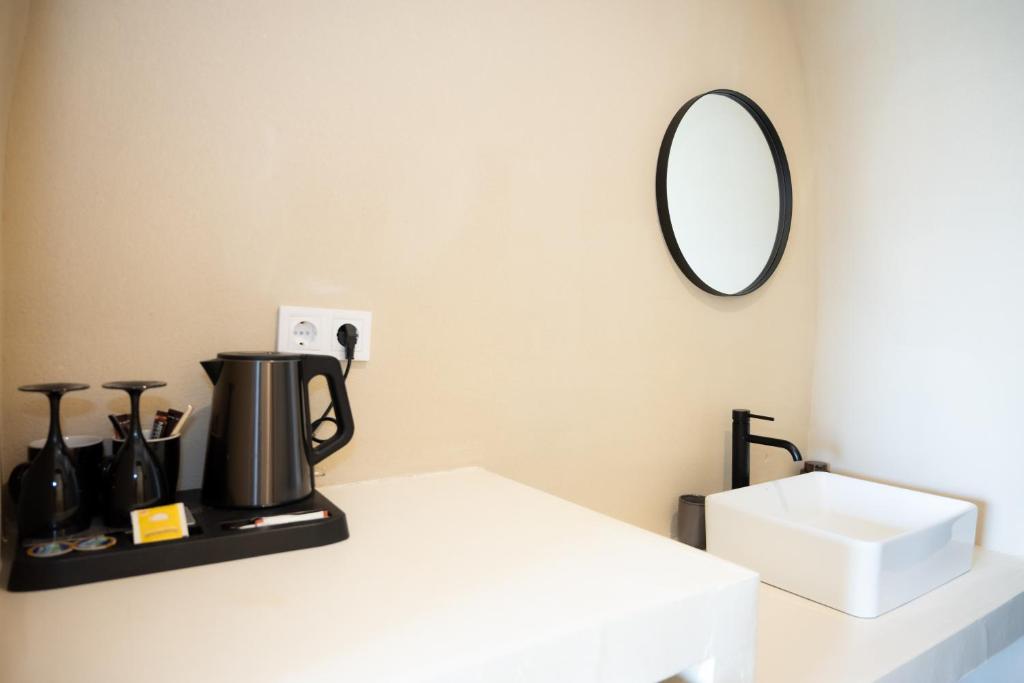 Atma Beach Rooms & Suites - 7