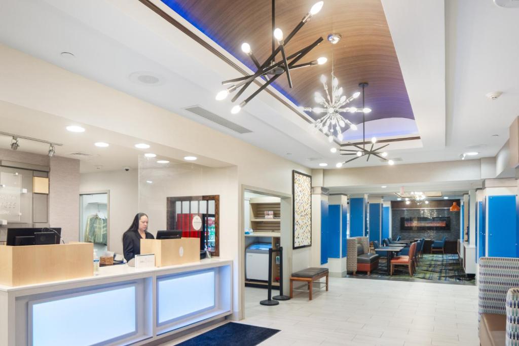 Kuchyň nebo kuchyňský kout v ubytování Holiday Inn Express and Suites Stroudsburg-Poconos by IHG