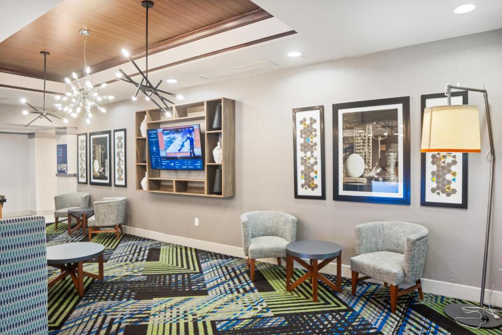 Posezení v ubytování Holiday Inn Express and Suites Stroudsburg-Poconos by IHG