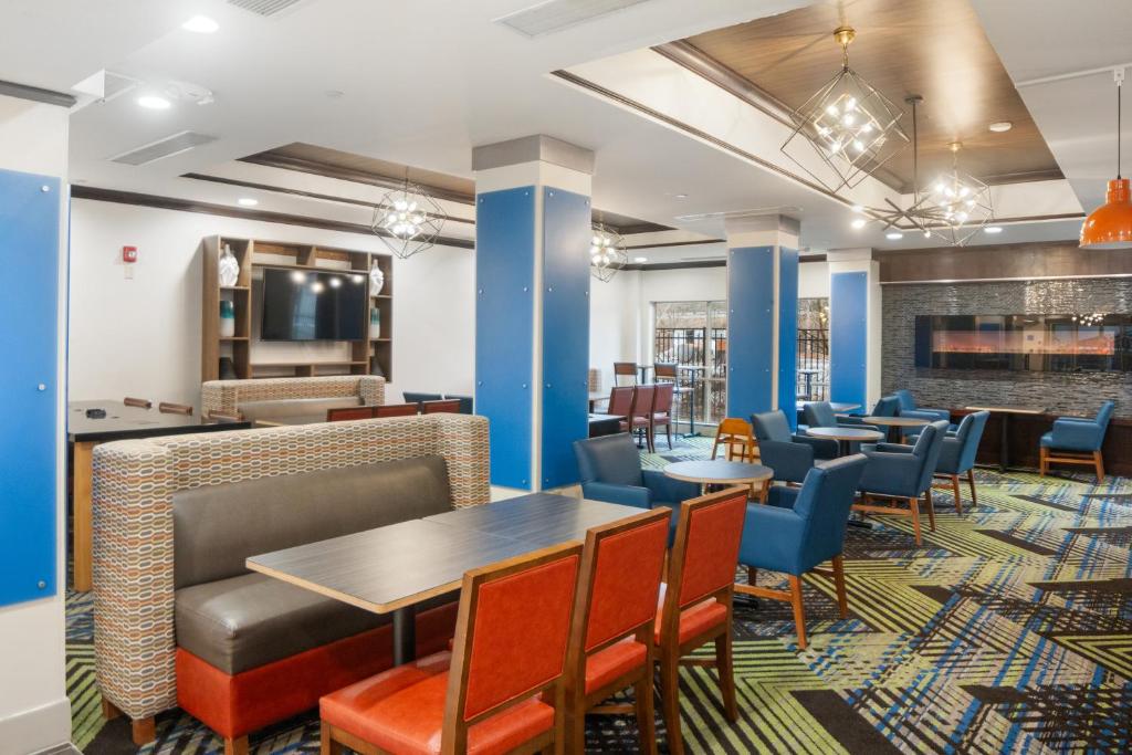 Posezení v ubytování Holiday Inn Express and Suites Stroudsburg-Poconos by IHG