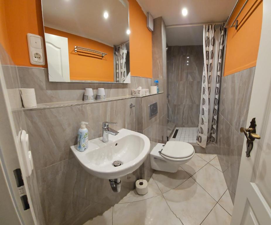 Maternus-Fewo am Wald Komplettes großes Haus 150m2 6 Zimmer 8 Personen Küche 3 Bäder 3 x E-Laden Raucherpavillon - Casa De Seis Dormitorios