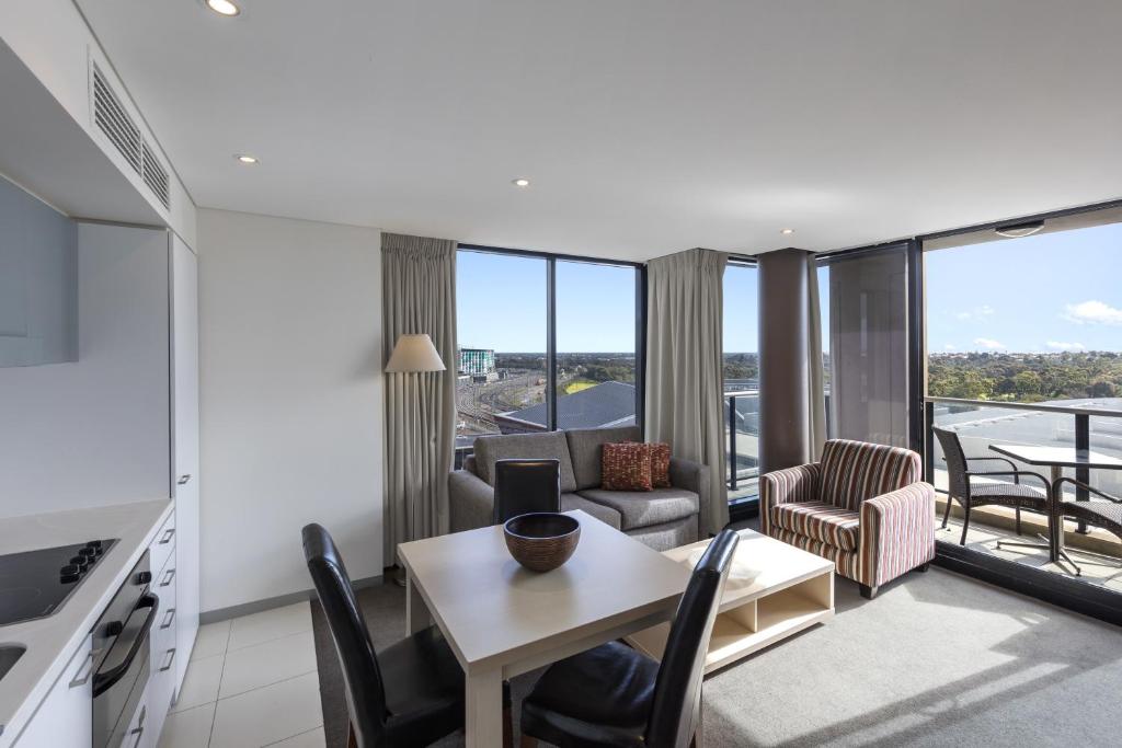 Oaks Adelaide Horizons Suites - Resim 17