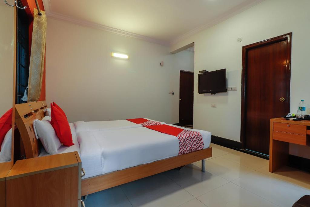 Imagine din galeria proprietății Collection O Emara Grand Hotel în Bangalore