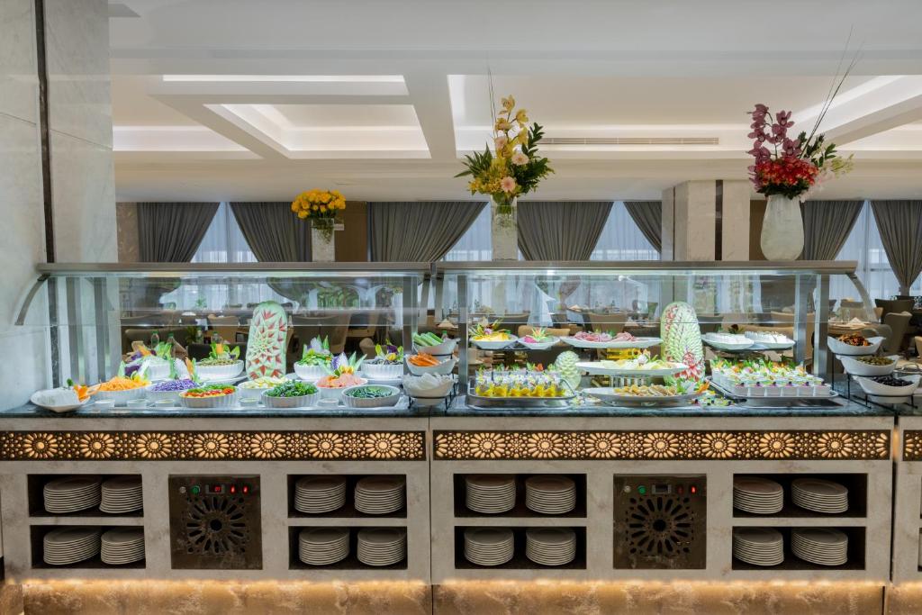 Otelde veya yakınında yiyecek