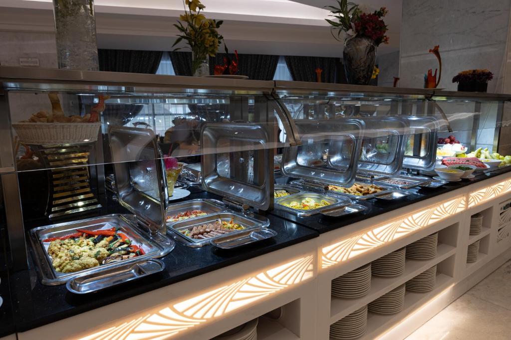 Otelde veya yakınında yiyecek