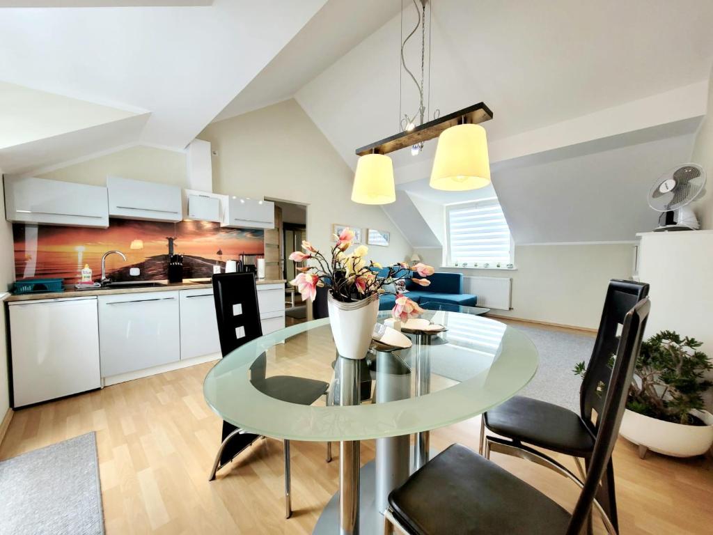 Kuchyňa alebo kuchynka v ubytovaní Apartamenty Cudowna Wyspa