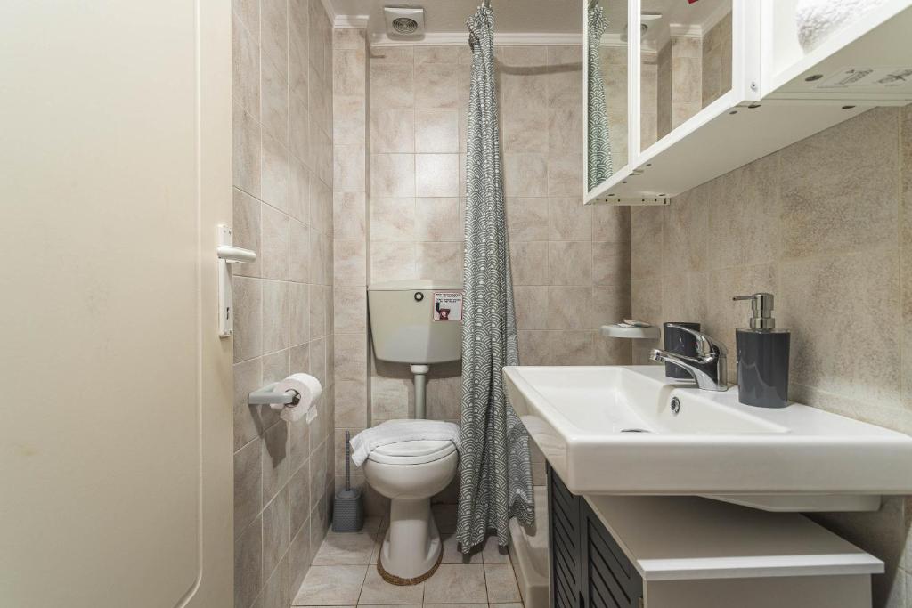Łazienka w obiekcie Mola Kalyva Suites