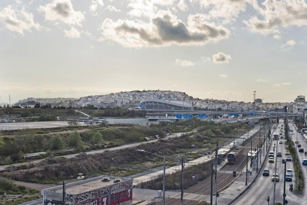 Nespecifikovaný výhled na destinaci Pireus nebo výhled na město při pohledu z apartmánu