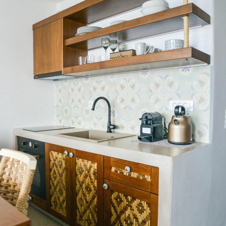 Kuchyň nebo kuchyňský kout v ubytování honeymoon klima suite