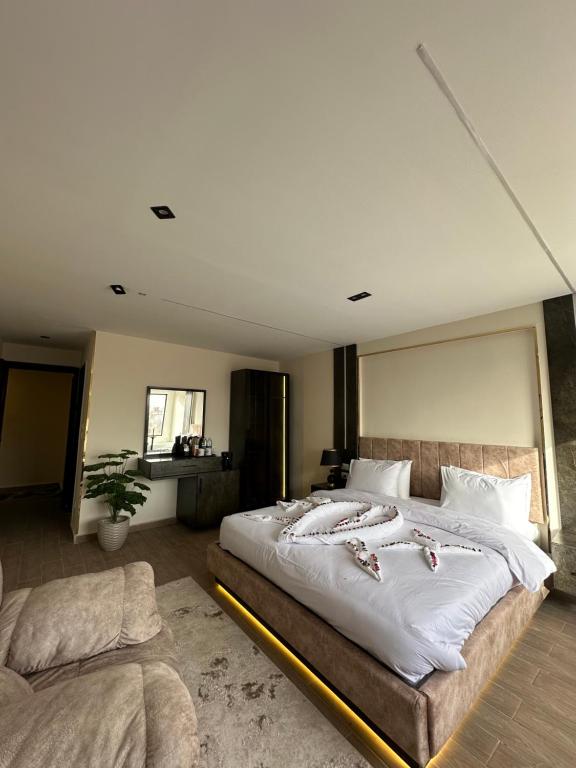 Voodi või voodid majutusasutuse Crowne Pyramids View inn toas