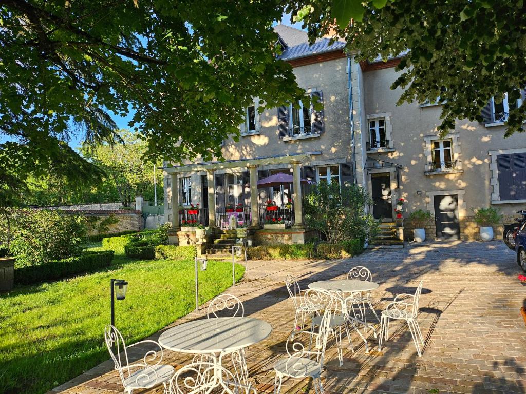 Zahrada ubytování Chambres d'Hôtes de luxe Côté Parc-Côté Jardin avec parking privé gratuit