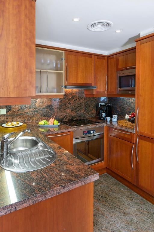 Kuchyň nebo kuchyňský kout v ubytování Apartamento Torre Gran Luxe 2