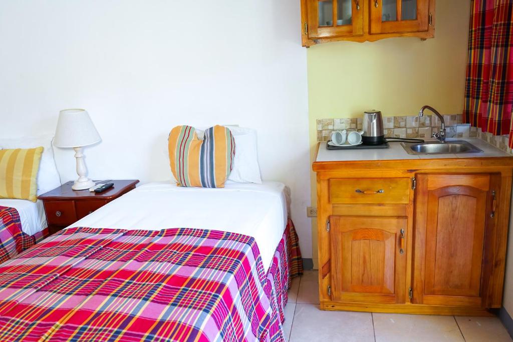 Postel nebo postele na pokoji v ubytování AYURVEDA RESORT